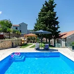 Gabriela Nyaraló Korčula